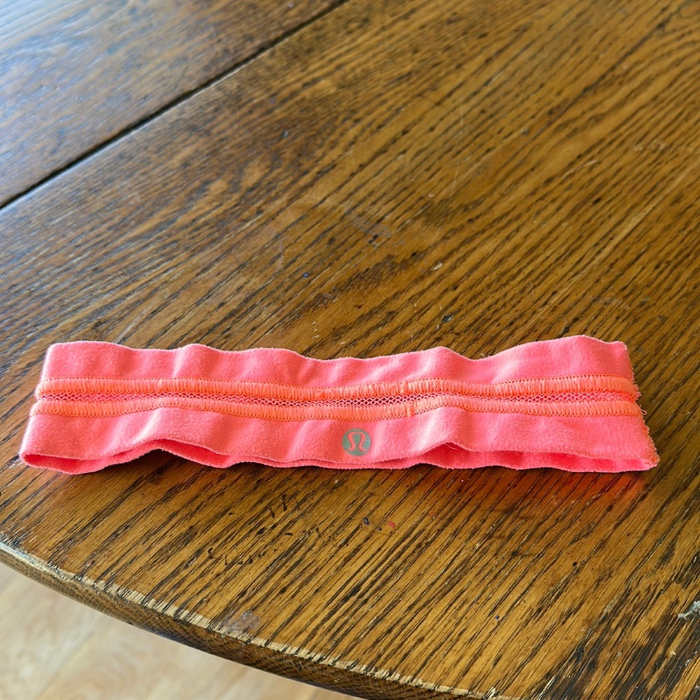 Lululemon Fly Away Tamer with Mesh in the Middle Headband